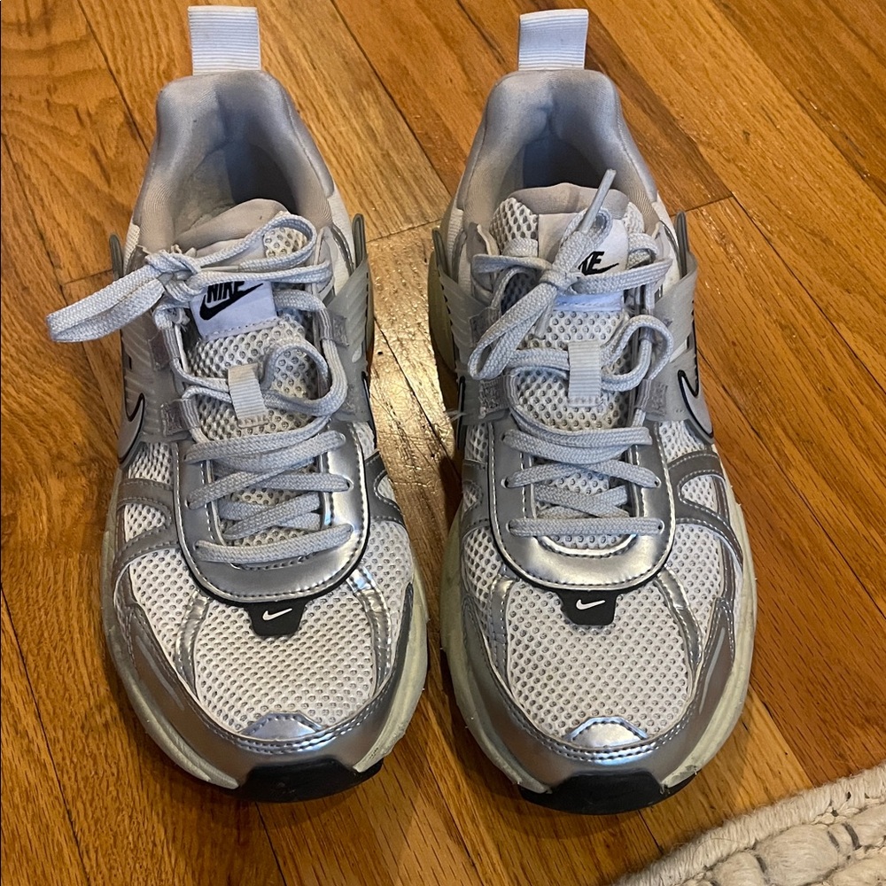 Nike Metallic Silver V2K RUN SHOES